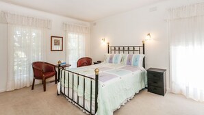 4 Schlafzimmer, Bügeleisen/Bügelbrett, WLAN