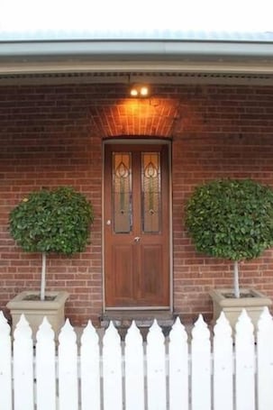 Exterior detail. 'Douro Cottage' - close to town