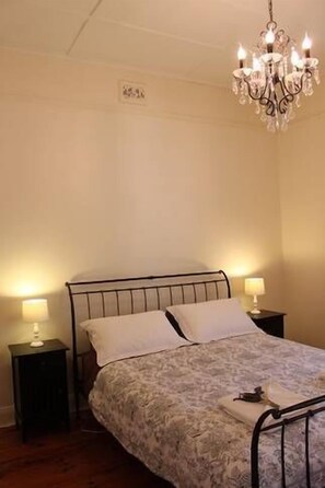 2 bedrooms, iron/ironing board, travel cot, free WiFi