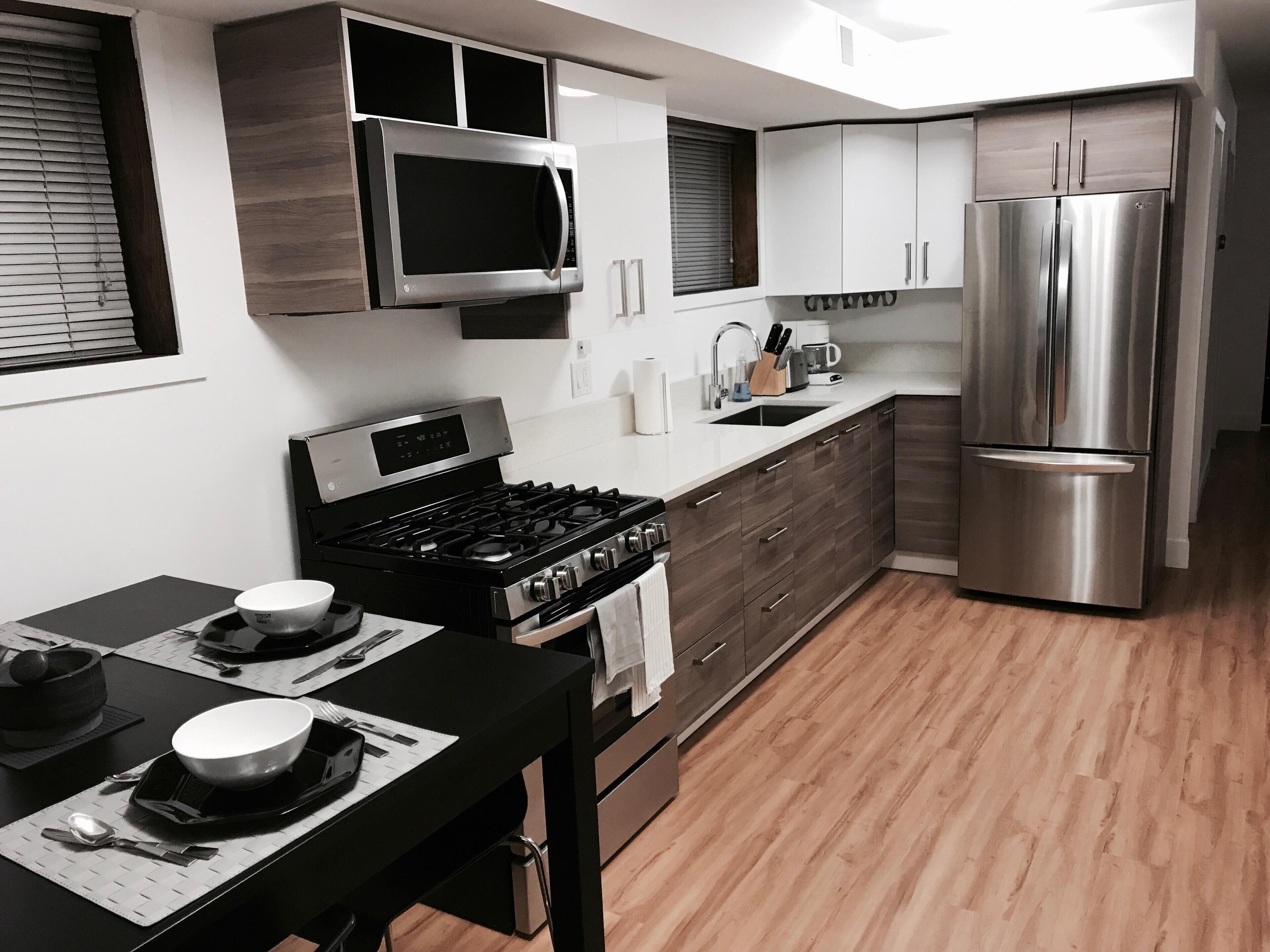 MODERN-SLEEK-BRIGHT Avondale Apartment...Ideal Northside Location