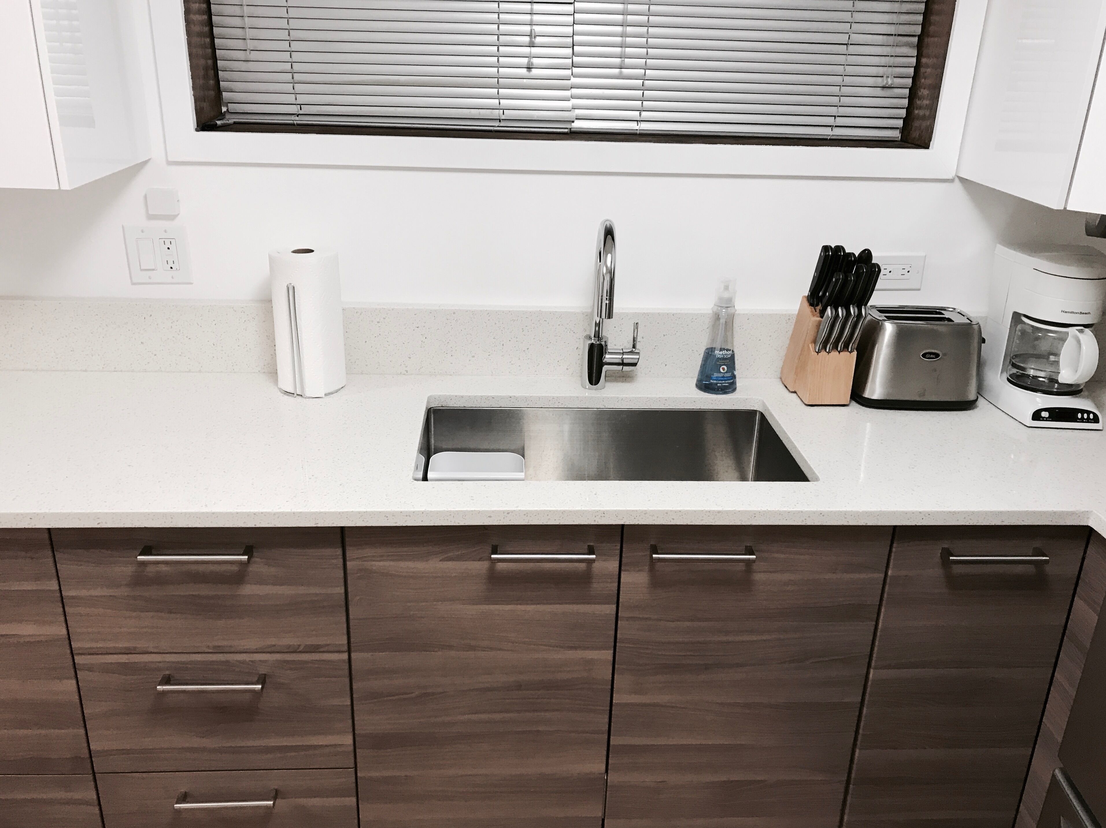 MODERN-SLEEK-BRIGHT Avondale Apartment...Ideal Northside Location