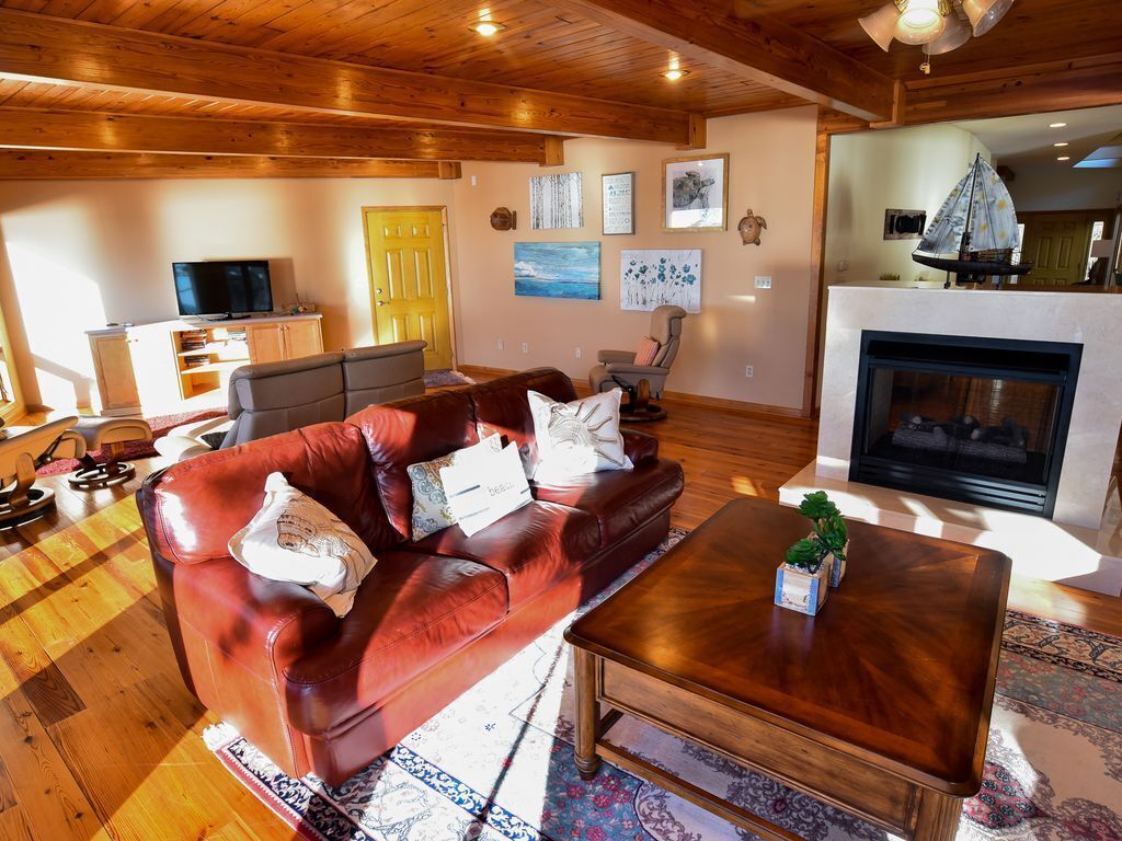 DUNE BRIDGE-Breathtaking Bay & Sunset Views From The Deck and Almost Every Room.