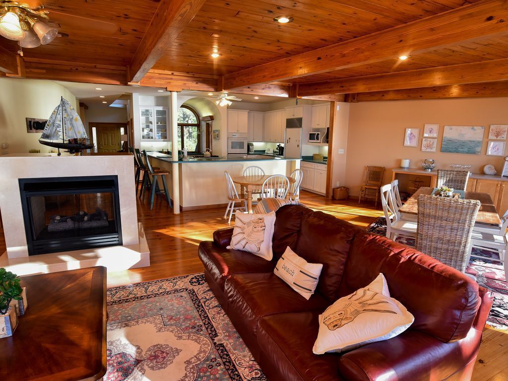 DUNE BRIDGE-Breathtaking Bay & Sunset Views From The Deck and Almost Every Room.