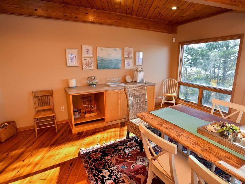 DUNE BRIDGE-Breathtaking Bay & Sunset Views From The Deck and Almost Every Room.