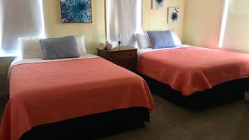 4 bedrooms, iron/ironing board, WiFi, bed sheets