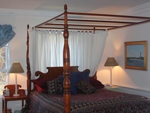 4 bedrooms, iron/ironing board, free WiFi