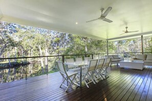 Outdoor dining - Your own stretch of wilderness river only 15 mins from Hastings St, incl kayaks (Cooroibah)