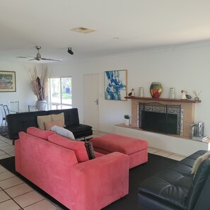 Smart TV, fireplace, DVD player, books