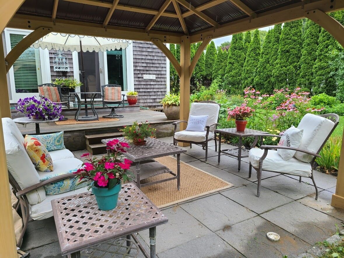Nice home  w outdoor patio bar , dining table, comfortable furniture   See photo