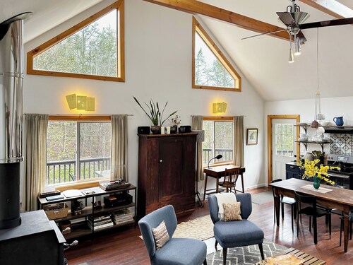 Serene Retreat on a Stream with Fire Pit Close to Skiing and Hiking