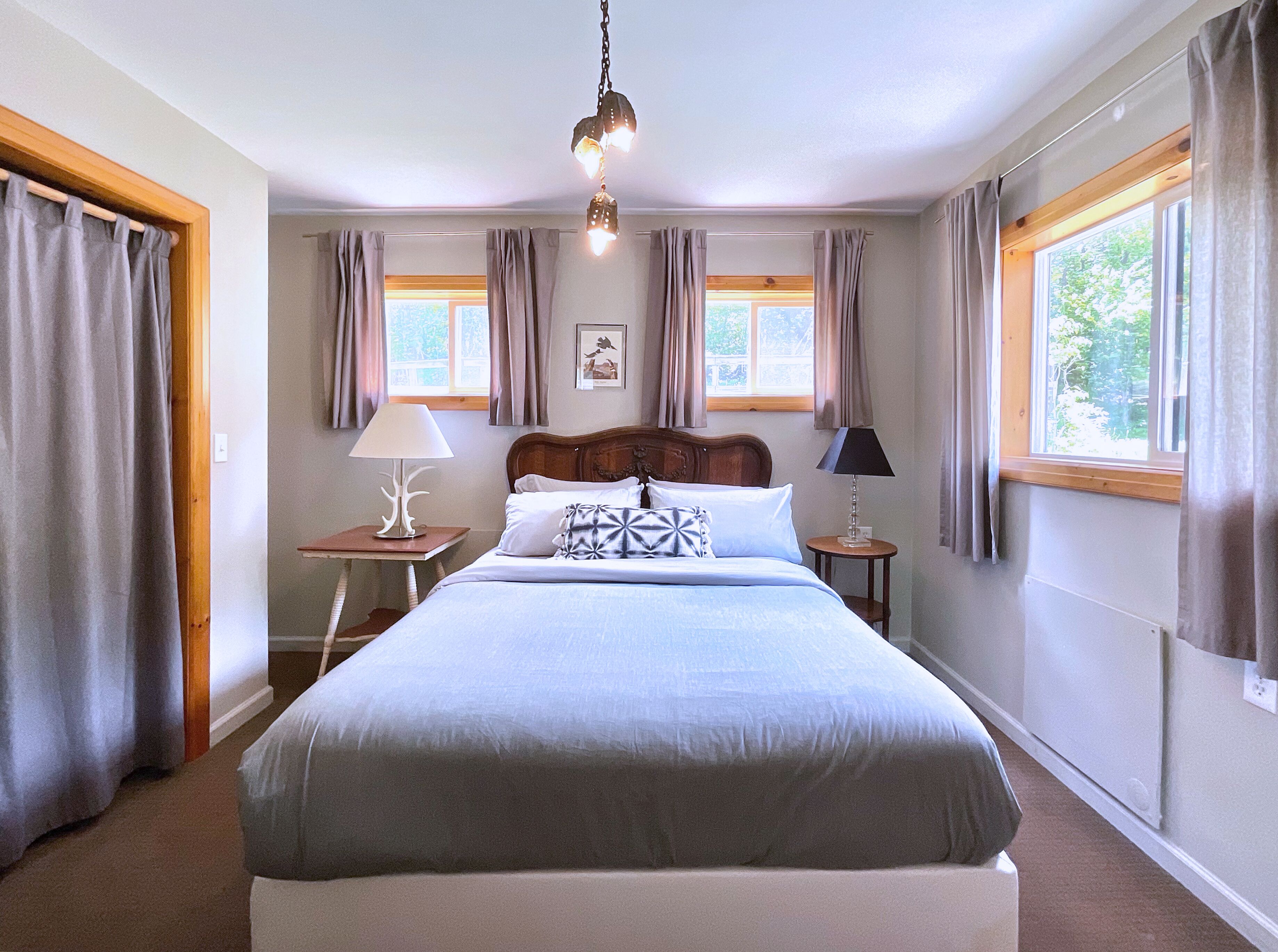 Serene Retreat on a Stream with Fire Pit Close to Skiing and Hiking