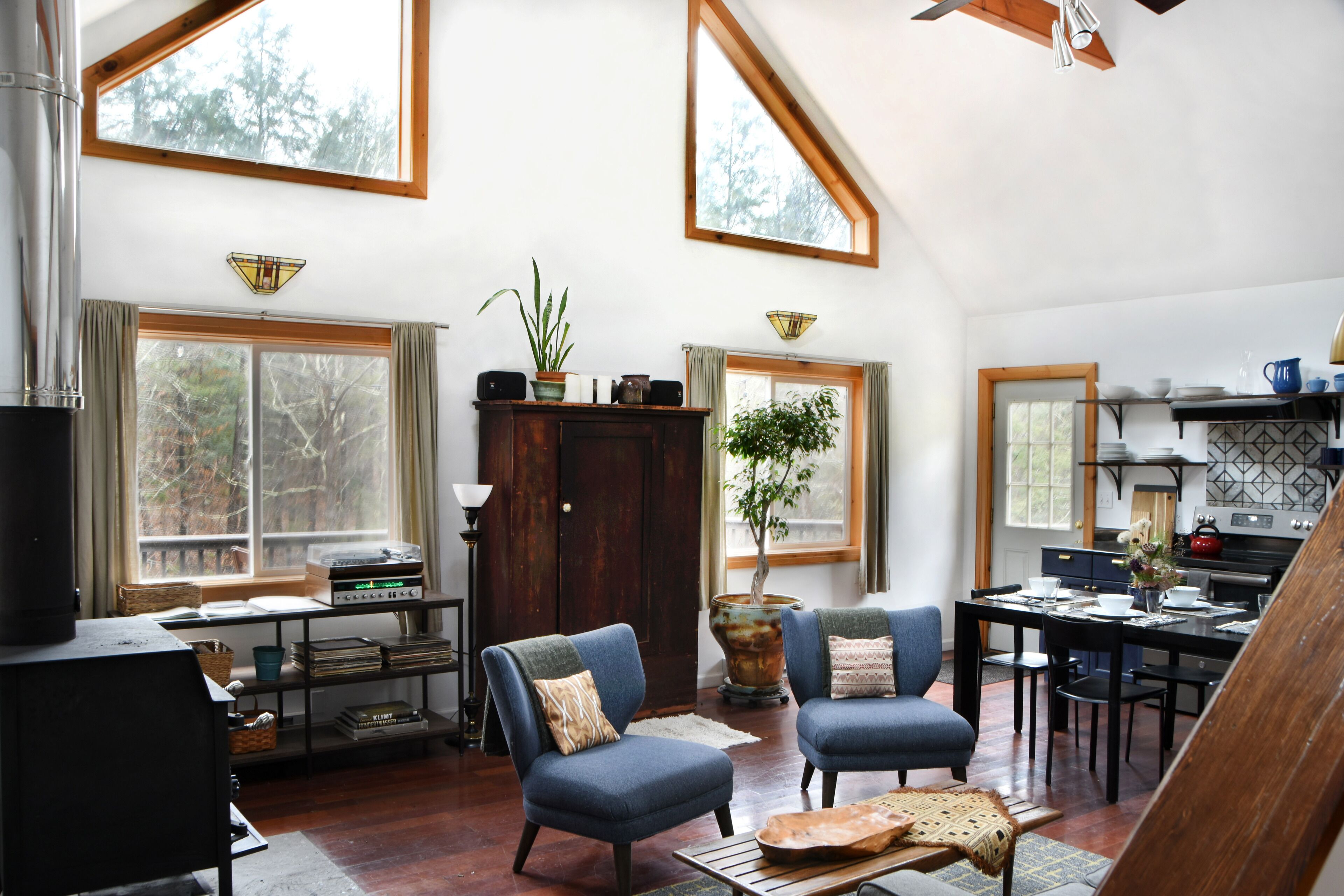 Serene Retreat on a Stream with Fire Pit Close to Skiing and Hiking