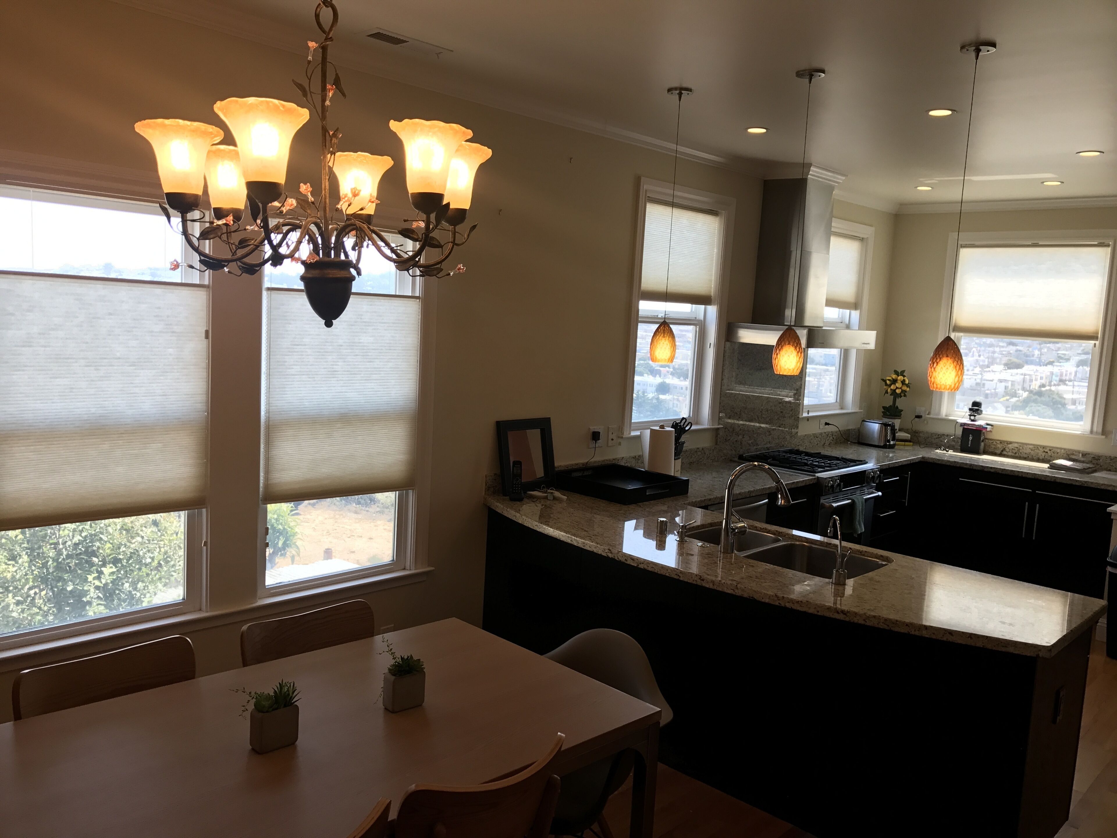 Spacious, Modern Edwardian Flat Close to freeway access & BART