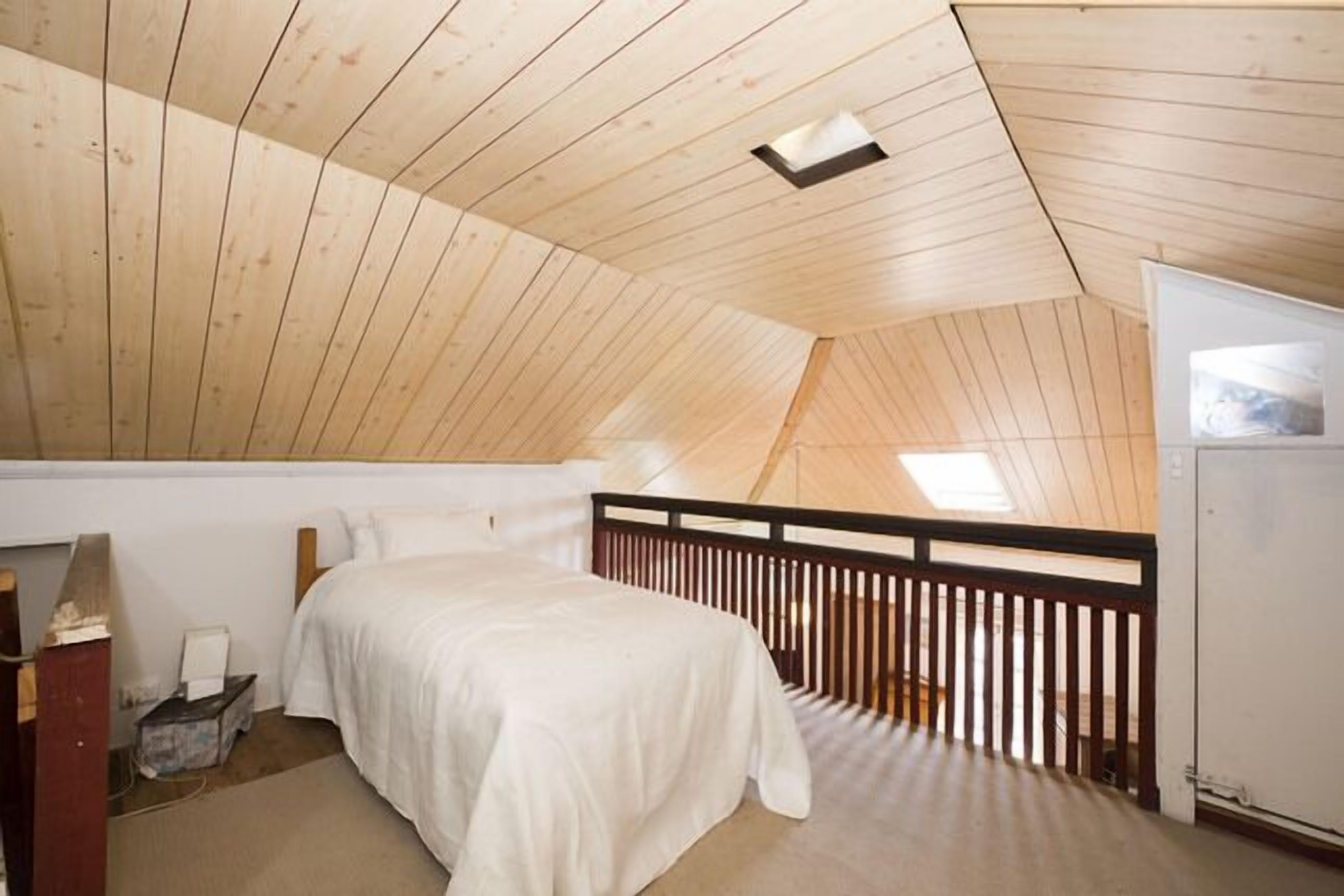 Camphill Cottage - rustic charm and comfort