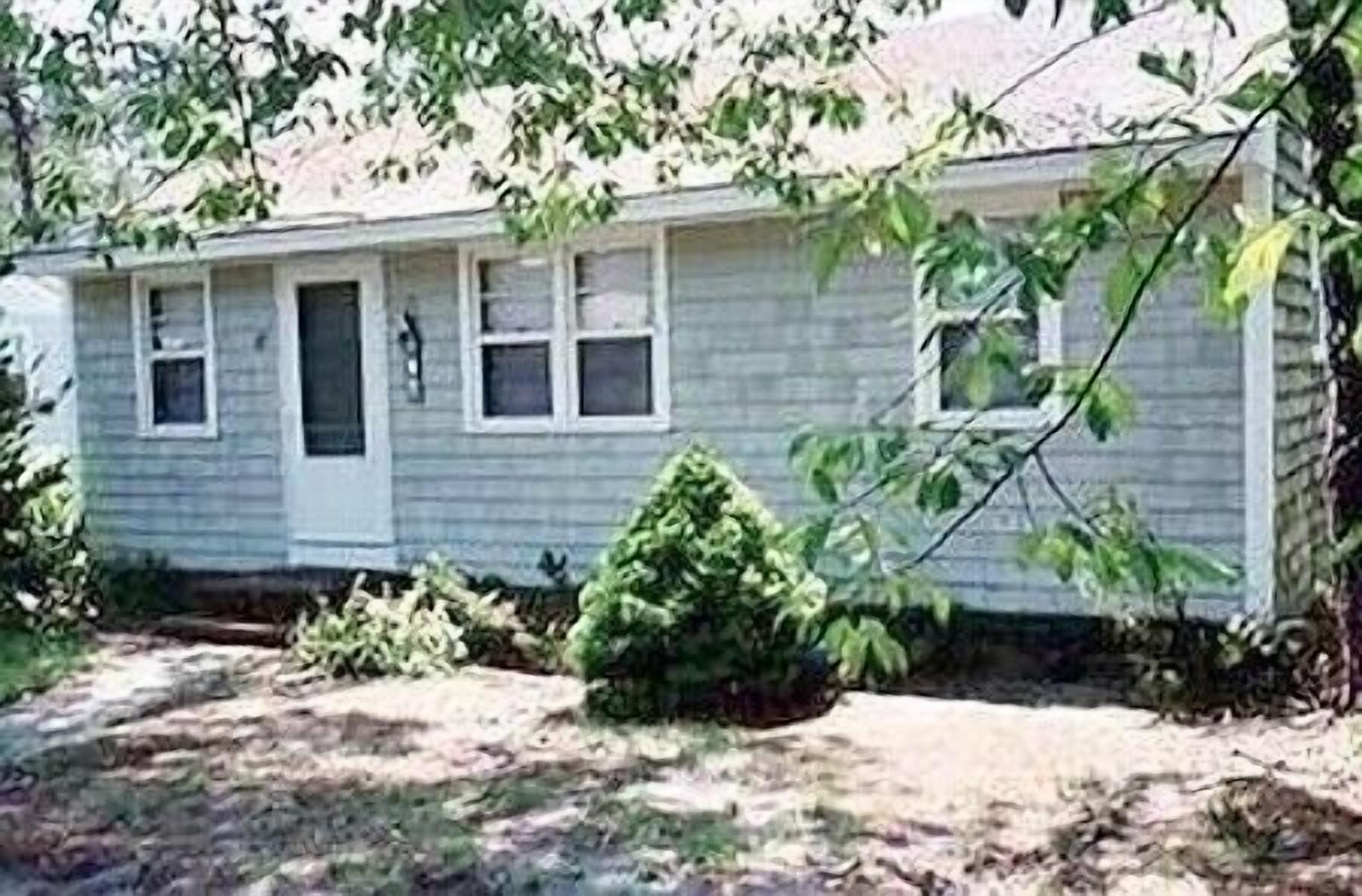 Charming Cape Cod Cottage Get-A-Way with Central AC & WIFI  walk to the Beach