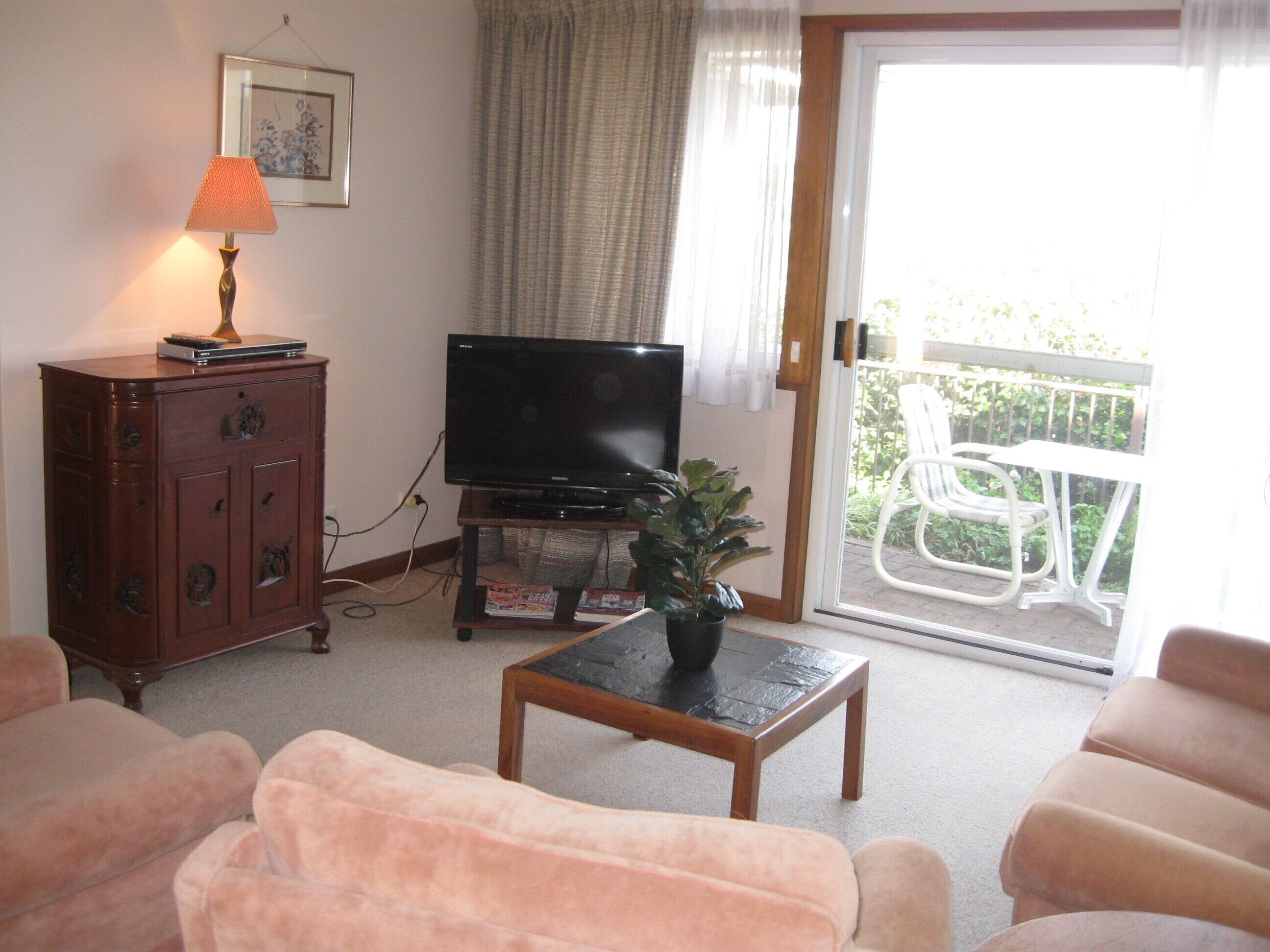 Linley Point Harbourview 2 bedroom pet-friendly home with disabled facilities. — image 12
