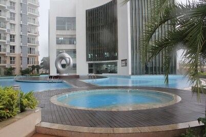 Cochin Luxury Apartment Backwater facing 4 BRK Marine Drive
