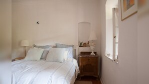 2 bedrooms, iron/ironing board, travel cot, free WiFi