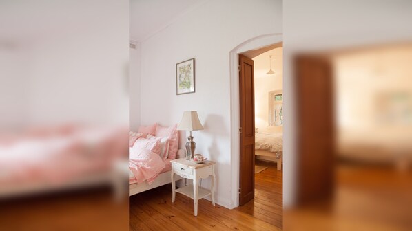 2 bedrooms, iron/ironing board, travel cot, free WiFi