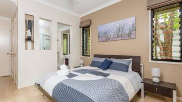 4 bedrooms, bed sheets