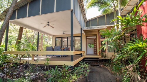 8 Ibis Court - Rainbow Shores. Swimming Pool, Walk to Beach, Executive Beach House