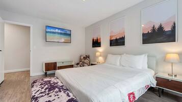 6 bedrooms, iron/ironing board, WiFi, bed sheets