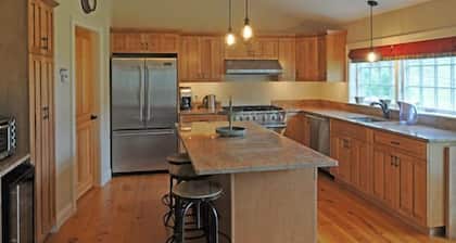 Private Family Estate for any Season