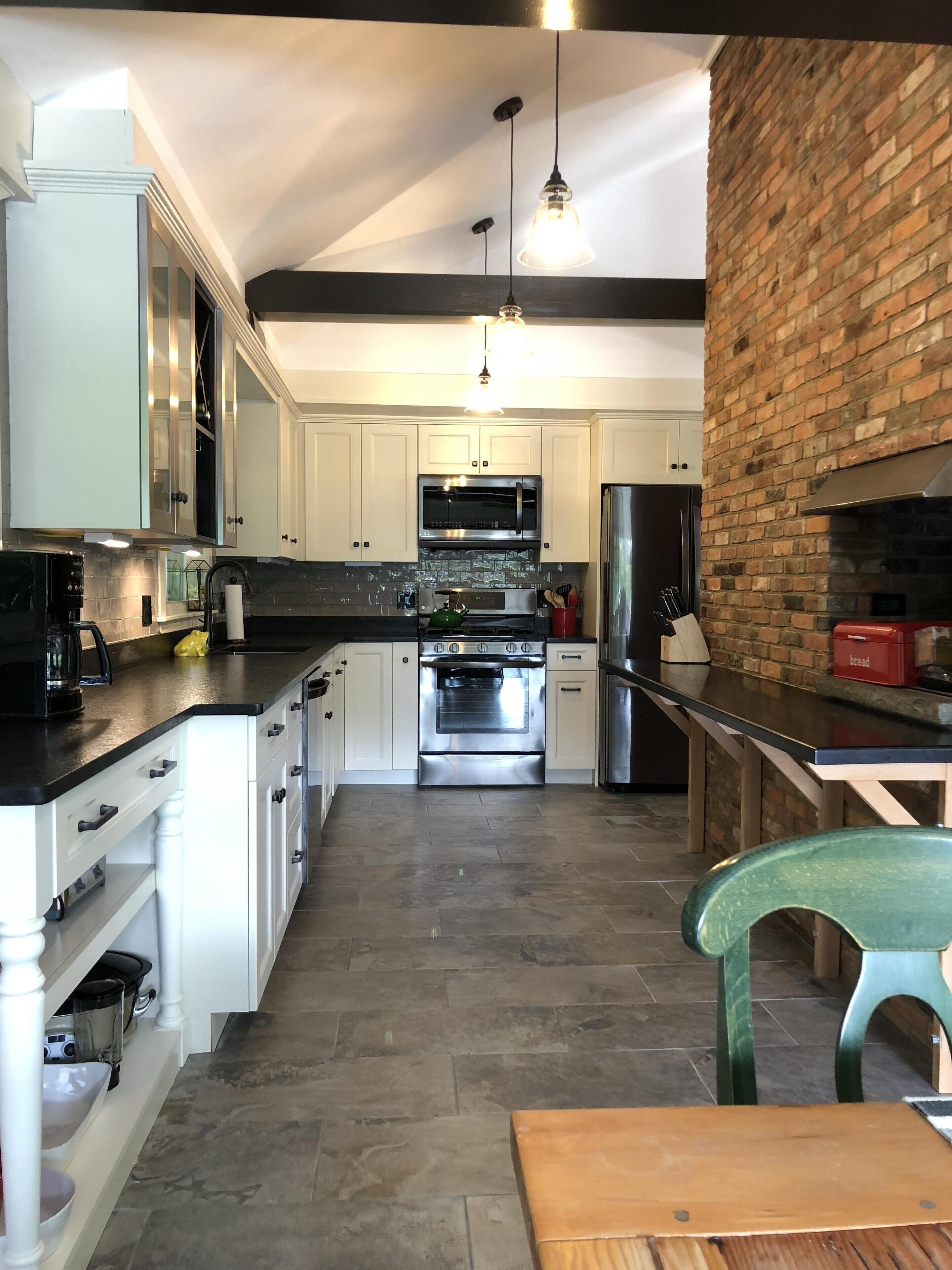 Clean and roomy! Renovated single-family home in N. Conway & Cranmore.