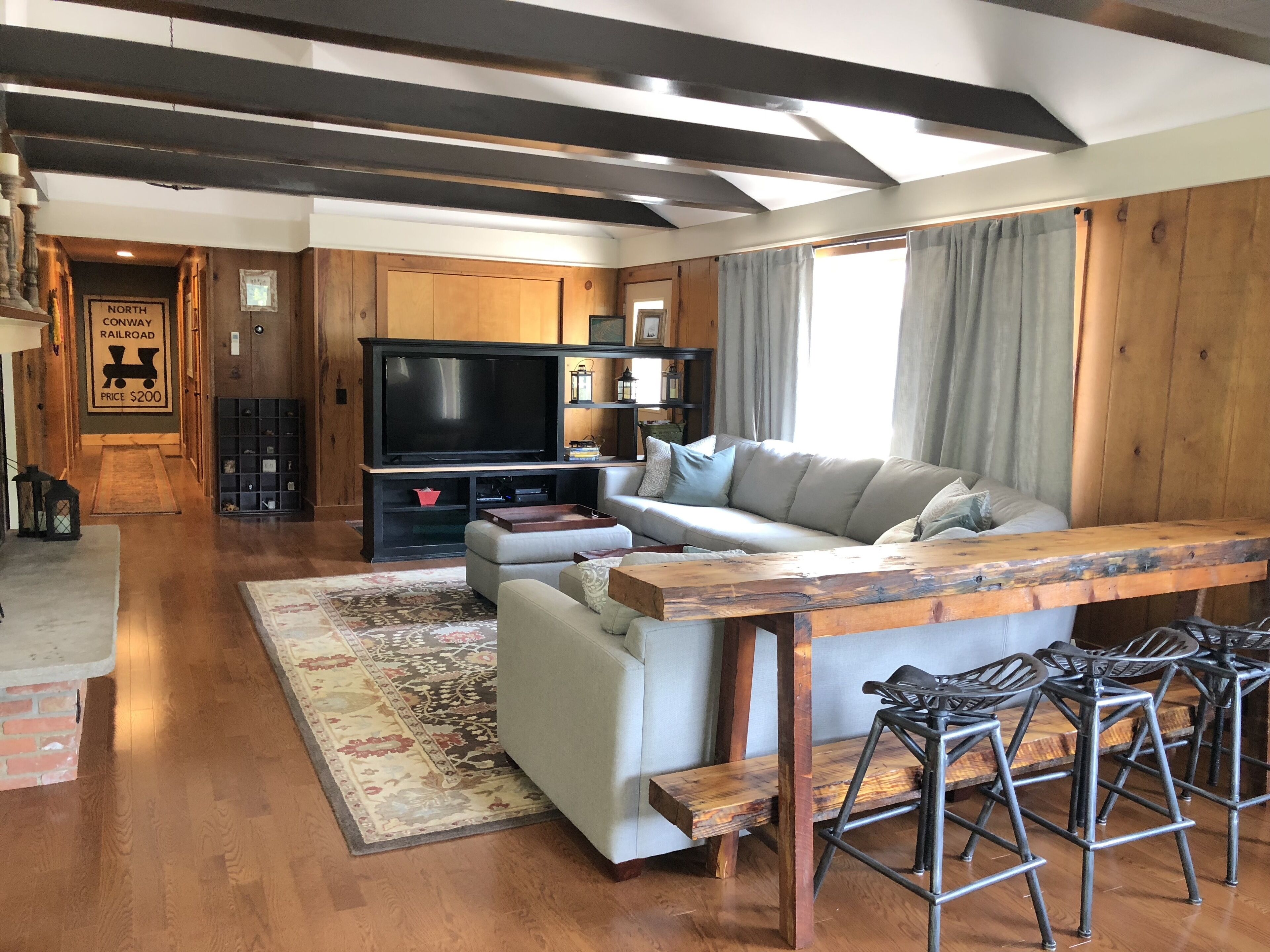 Clean and roomy! Renovated single-family home in N. Conway & Cranmore.