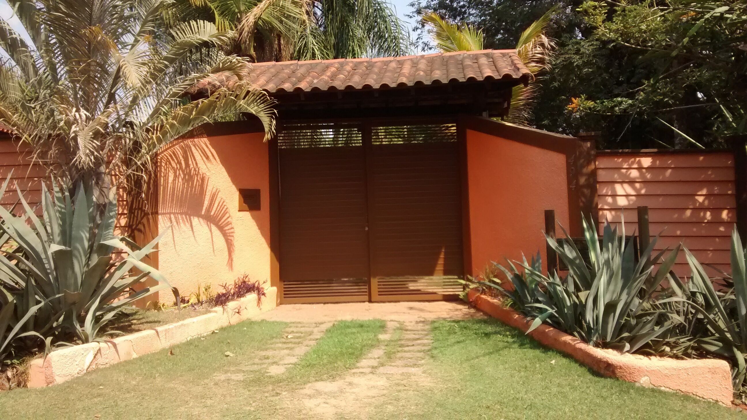 Beautiful country house with pool and lots of green