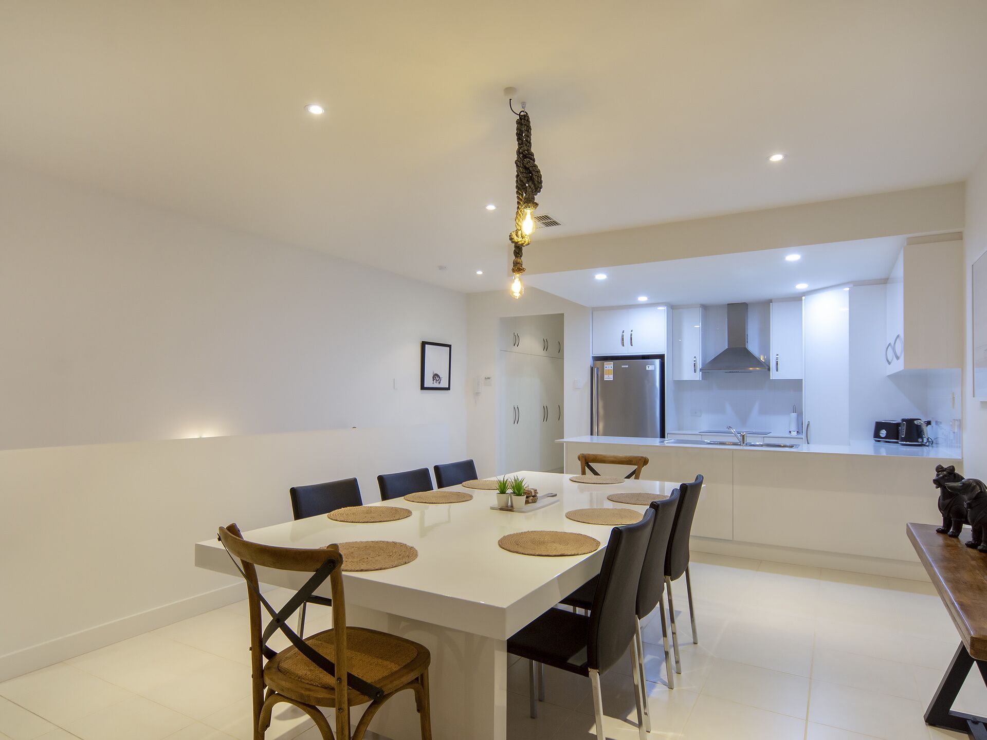 Spectacular Esplanade 4BR Contemporary with Views\n — image 7