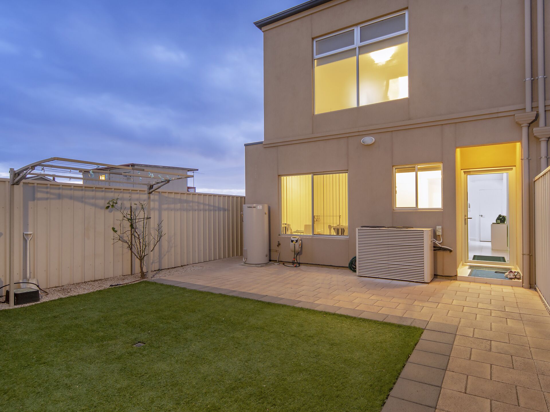 Spectacular Esplanade 4BR Contemporary with Views\n — image 16