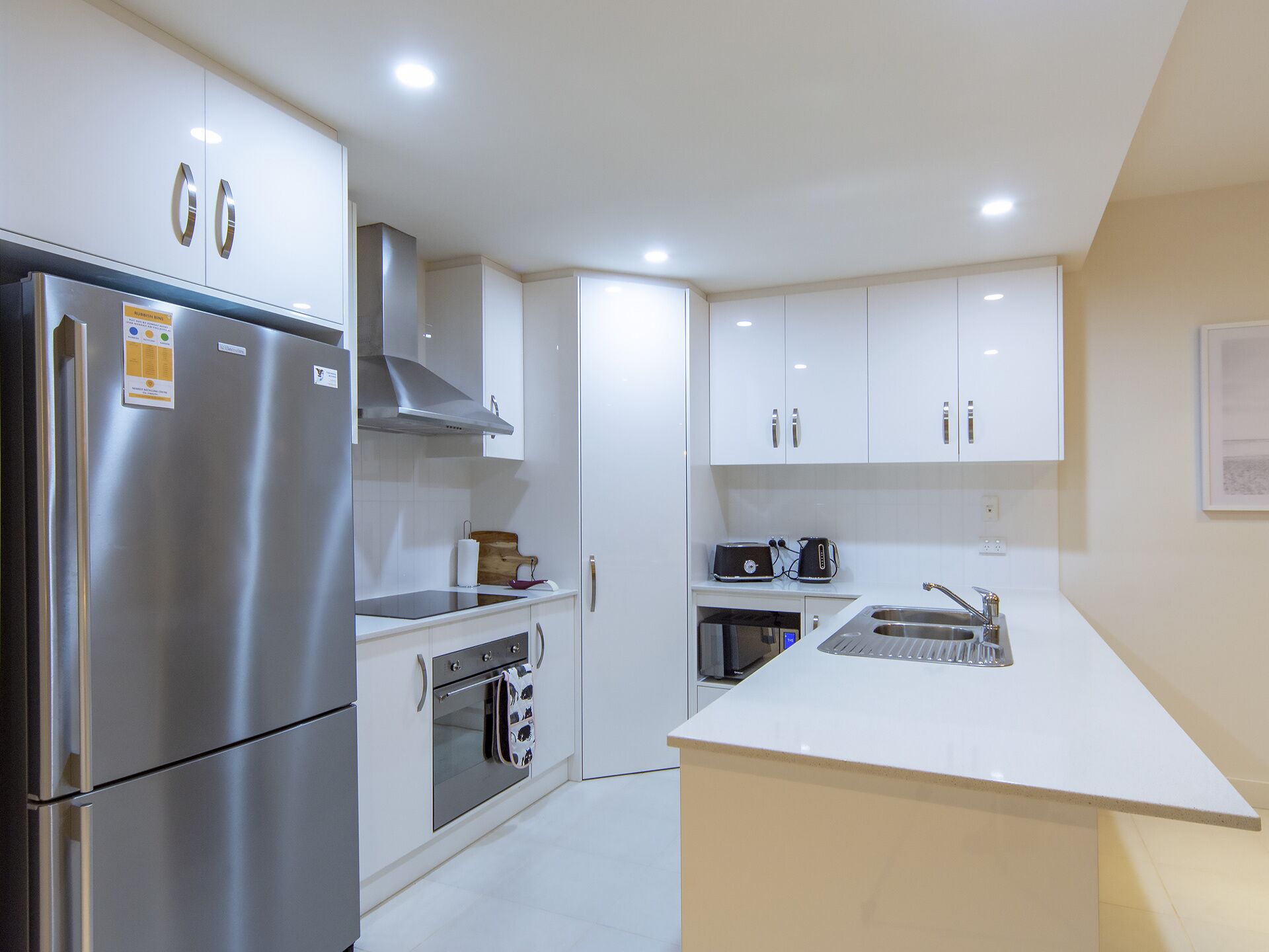 Spectacular Esplanade 4BR Contemporary with Views\n — image 8