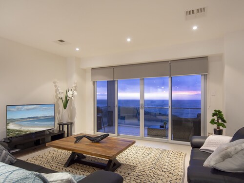 Spectacular Esplanade 4BR Contemporary with Views
