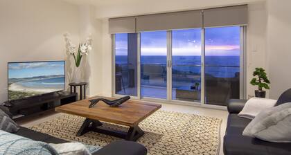 Spectacular Esplanade 4BR Contemporary with Views