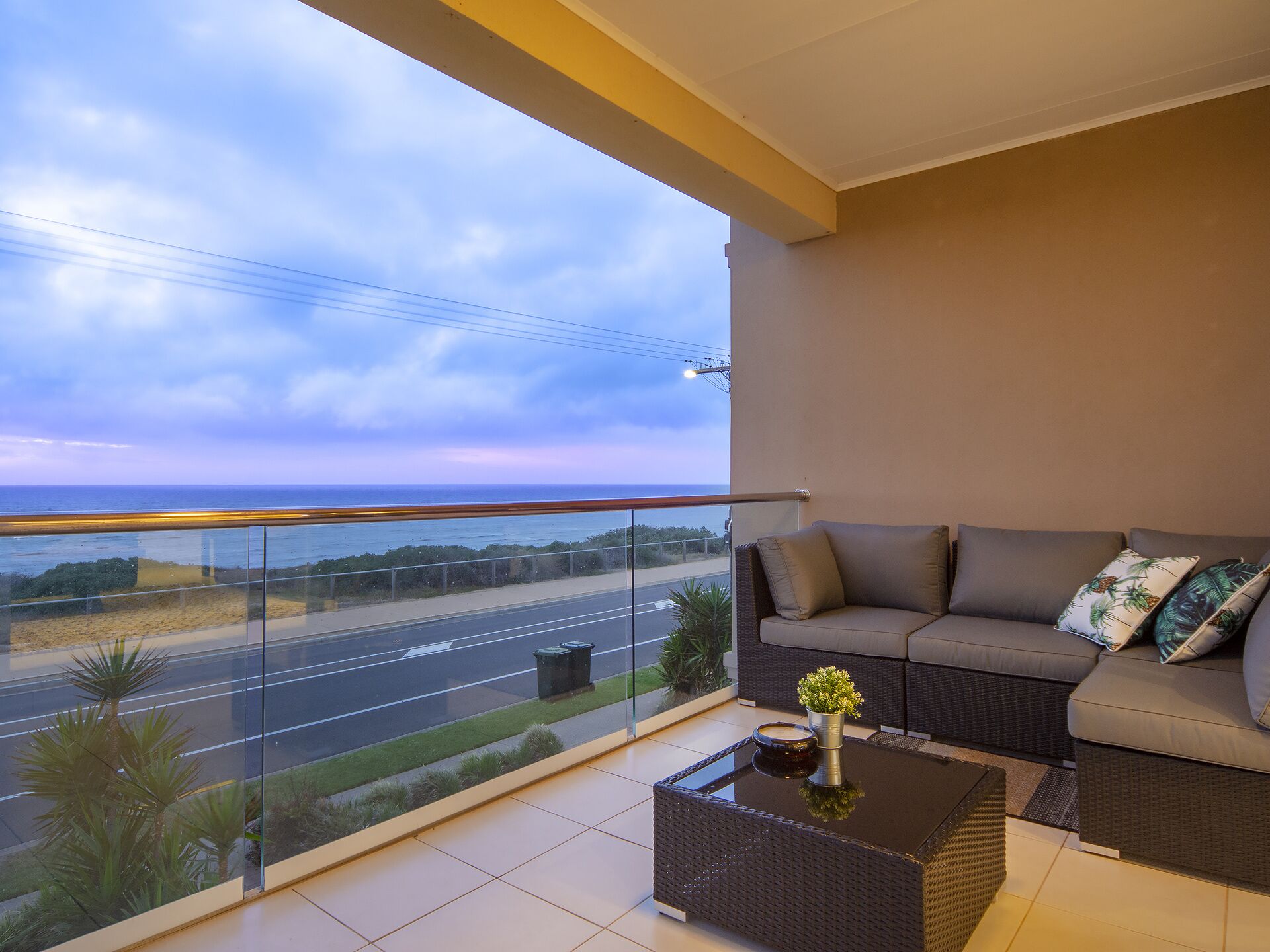 Spectacular Esplanade 4BR Contemporary with Views\n — image 3