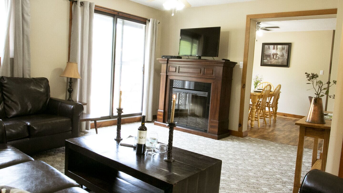 4 bdrm Apartment, ACROSS THE STREET FROM SKI HILLS!