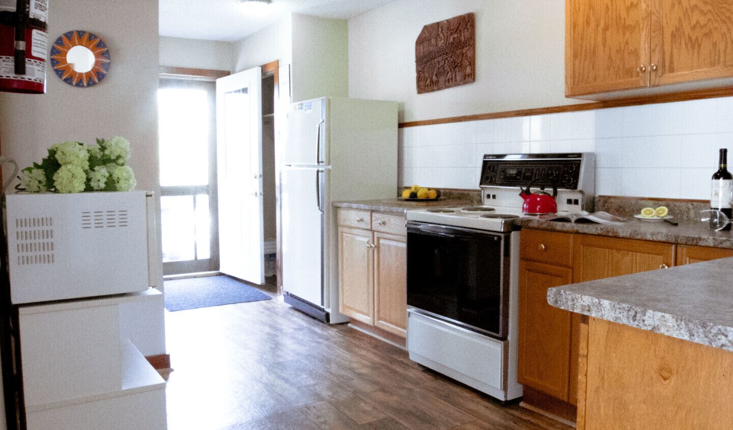 4 bdrm Apartment, ACROSS THE STREET FROM SKI HILLS!