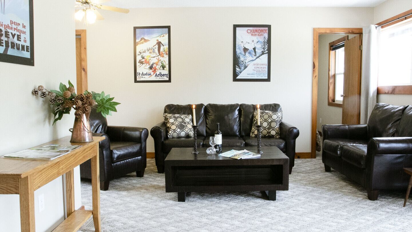 4 bdrm Apartment, ACROSS THE STREET FROM SKI HILLS!