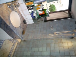 Duschwanne, Whirlpool, Haartrockner, Bidet