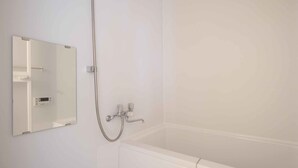 Apartment | Bathroom shower - Hammock Theater (Osaka)