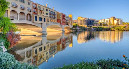 OVER-SIZED 2 BR PATIO UNIT STEPS TO POOL & COURTYARD!!!