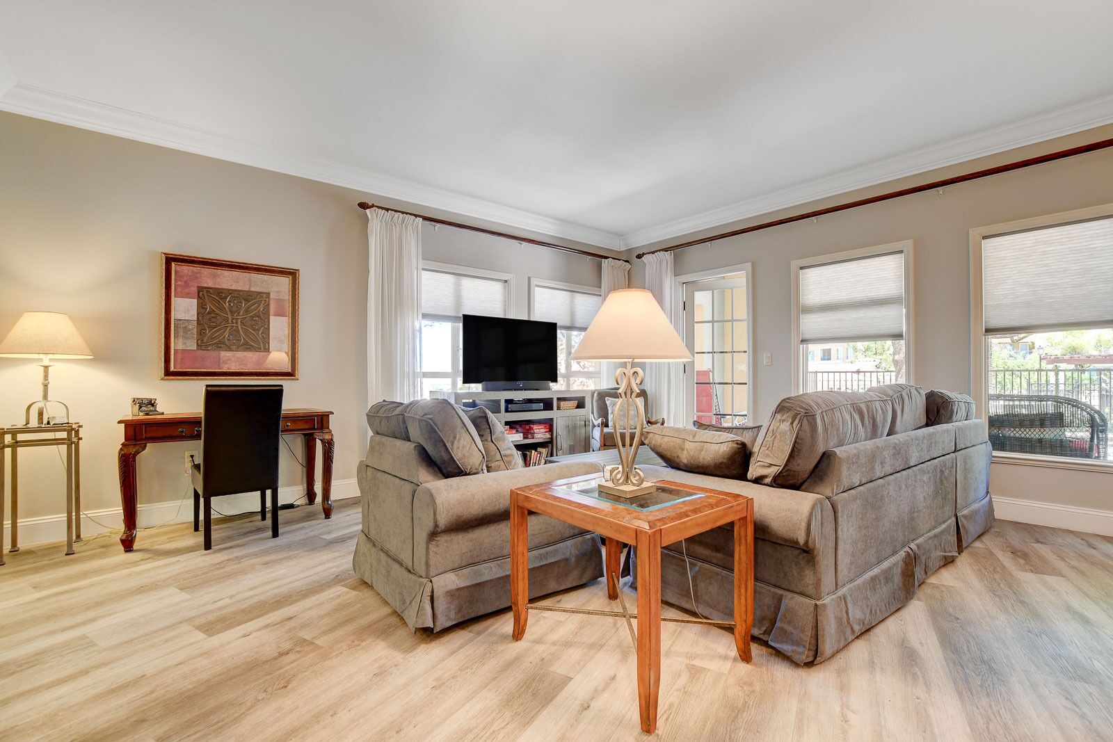 OVER-SIZED 2 BR PATIO UNIT STEPS TO POOL & COURTYARD!!!