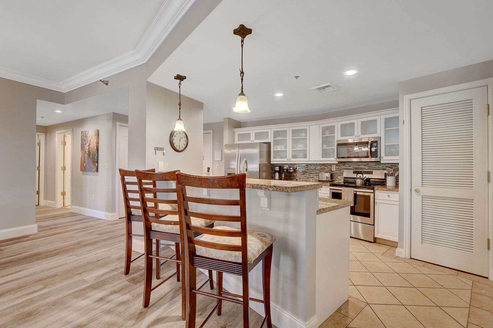 OVER-SIZED 2 BR PATIO UNIT STEPS TO POOL & COURTYARD!!!