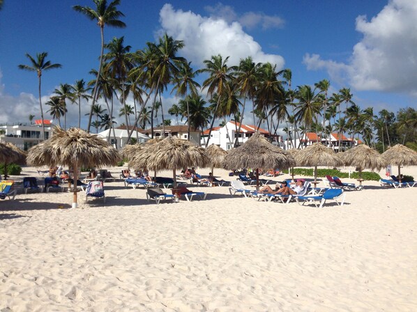 Beach nearby, sun loungers, beach towels