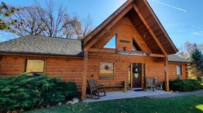 Exterior - Timber Mountain Lodge,  Private Hot Tub .1 Mi to Thunder Ridge; 10 min Branson  (Ridgedale)