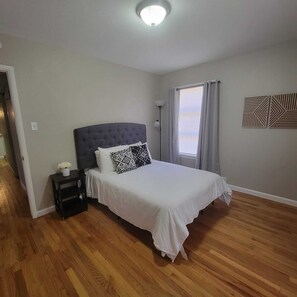 4 slaapkamers, een strijkplank/strijkijzer, wifi, beddengoed