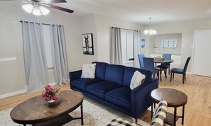 TV - REX | 10% OFF | Updated & Cozy | Fast WiFi | Entire Family Home in San Antonio (San Antonio)