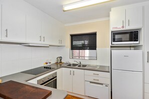 Réfrigérateur, cafetière/bouilloire