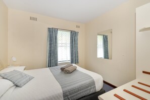 3 bedrooms, iron/ironing board, Internet, bed sheets